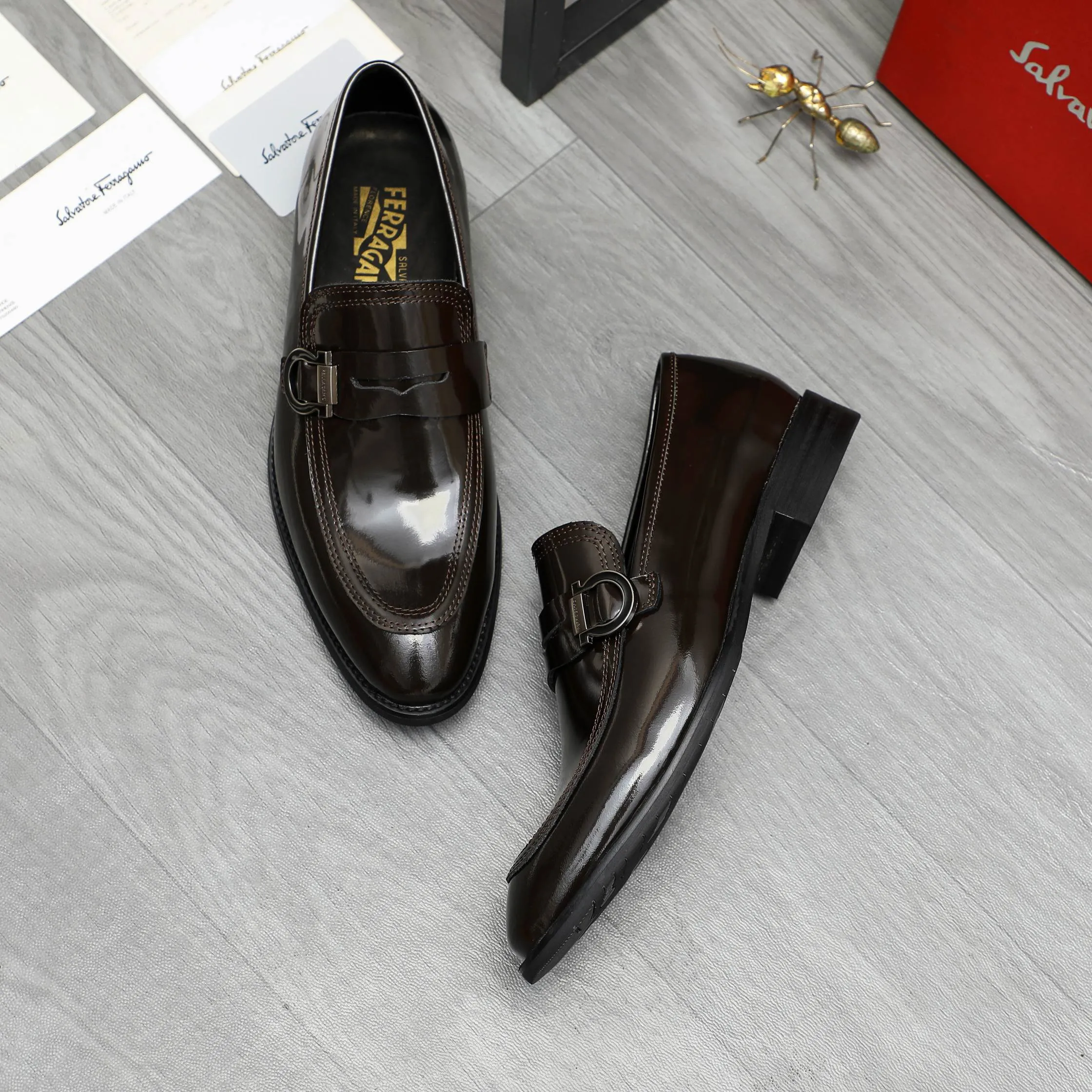 Men's shoes 💰460 Product trademark: Ferragamo "Ferragamo" business slip-on leather shoes Regular size: 39-44 Product materials: Selected high-quality pearlescent cowhide upper, cowhide lining, original outsole
